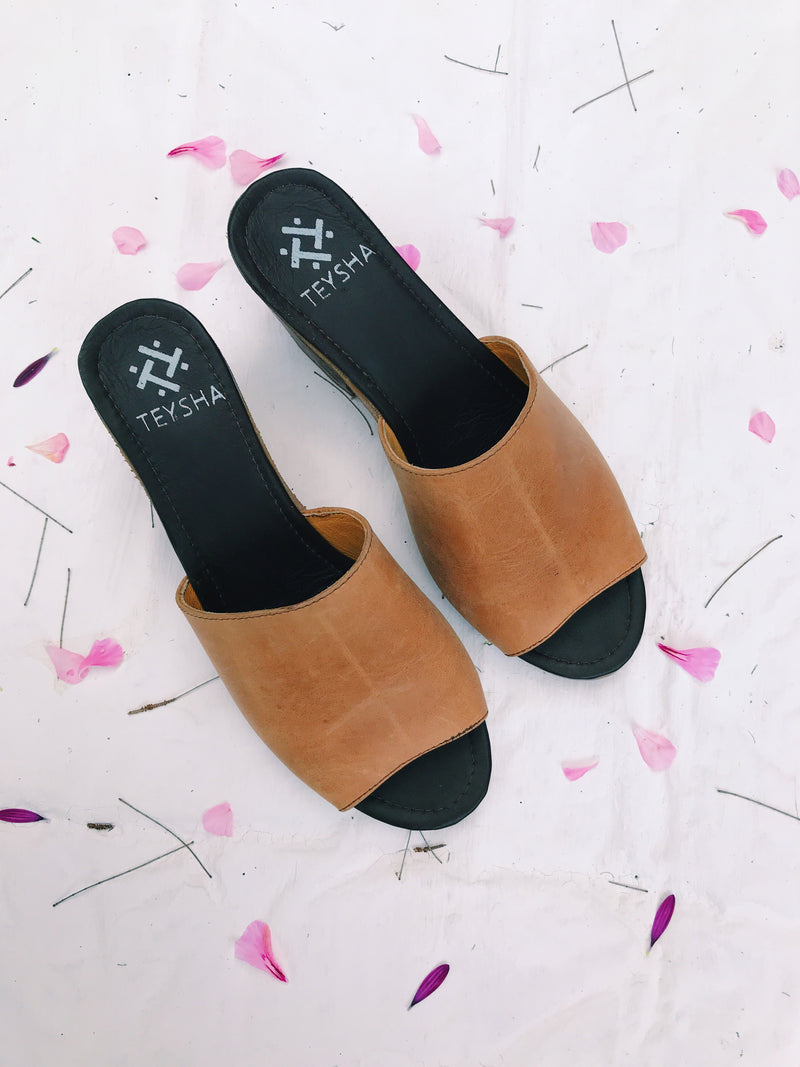 Frida Camel Heel